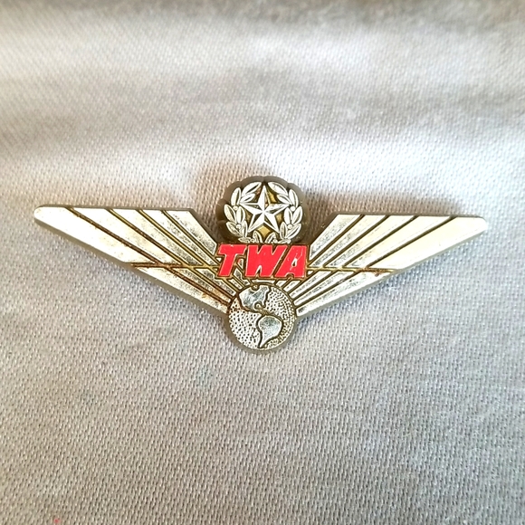 TWA Airlines WINGS pin Vintage - Picture 1 of 4